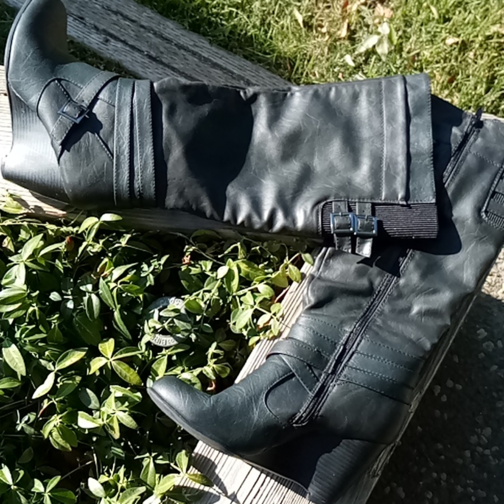 Lorraine Black Boots w/ Wedge Heel Size 8